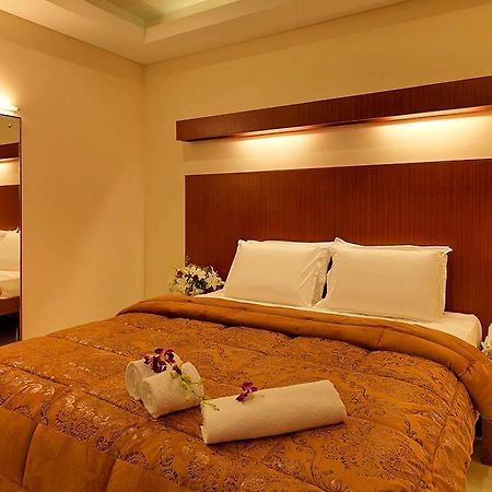 Dhanunjayas Luxury Hotel Hosūr Eksteriør bilde