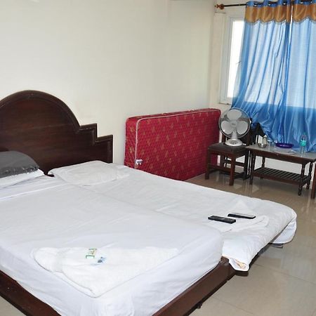 Dhanunjayas Luxury Hotel Hosūr Eksteriør bilde