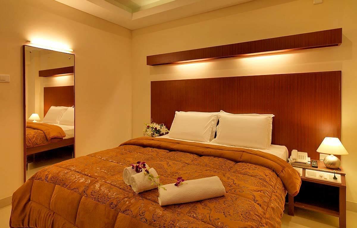 Dhanunjayas Luxury Hotel Hosūr Eksteriør bilde