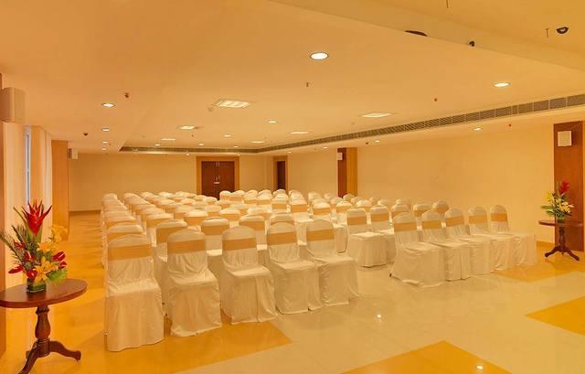Dhanunjayas Luxury Hotel Hosūr Eksteriør bilde