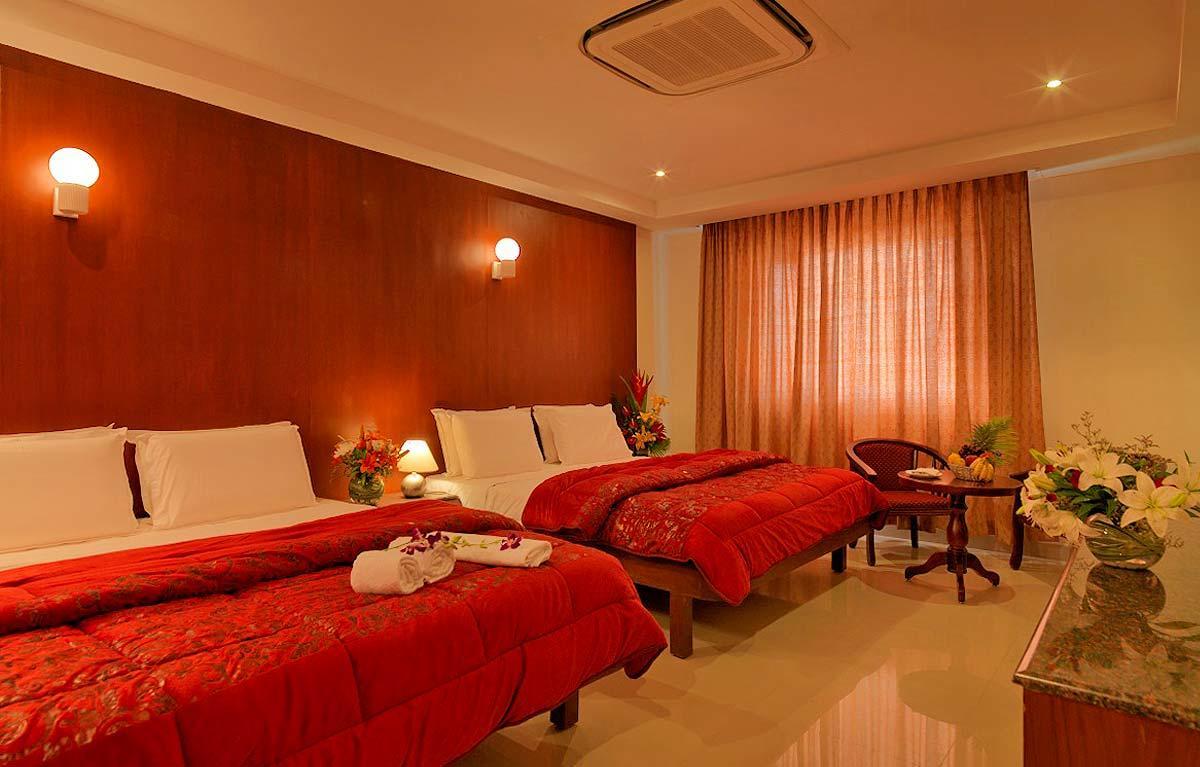 Dhanunjayas Luxury Hotel Hosūr Eksteriør bilde