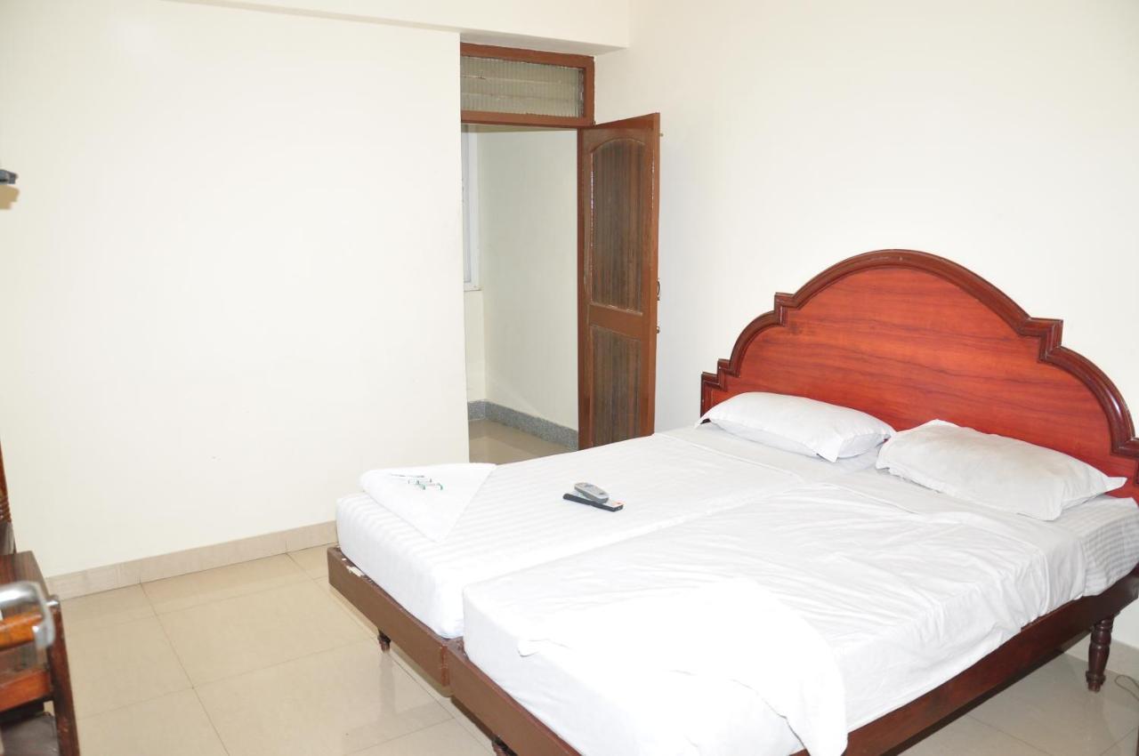 Dhanunjayas Luxury Hotel Hosūr Eksteriør bilde